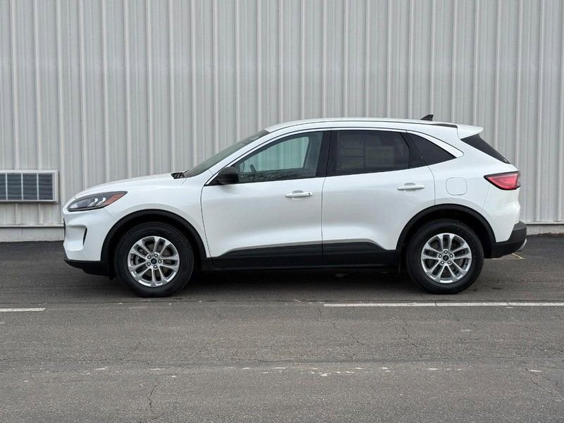 Certified 2022 Ford Escape SE w/ Cold Weather Package image 2