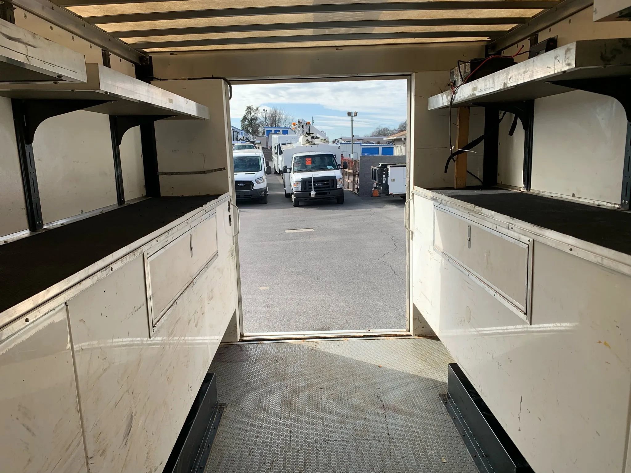 Used 2019 Ford E-450 and Econoline 450 Super Duty w/ Power Windows & Locks Group image 40