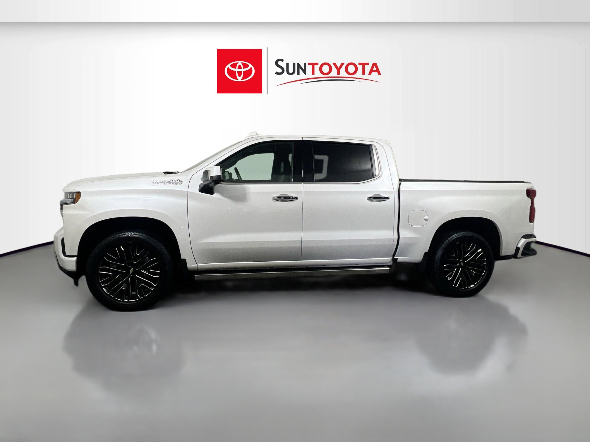 Used 2020 Chevrolet Silverado 1500 High Country w/ Technology Package image 7