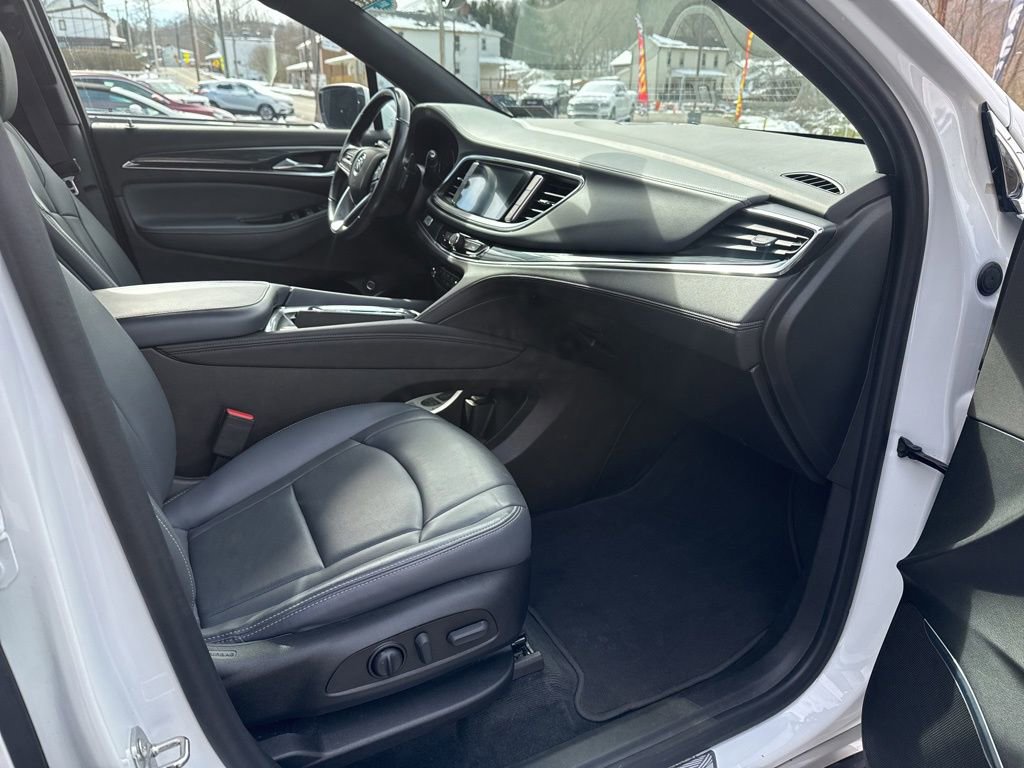 Used 2023 Buick Enclave Essence image 31