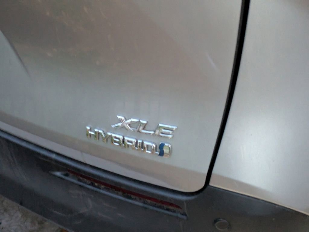 Certified 2024 Toyota Sienna XLE image 8