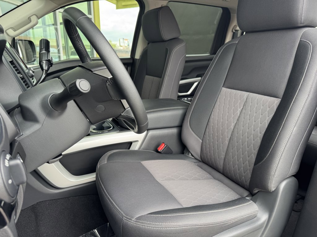 Used 2024 Nissan Titan SV w/ SV Convenience Package image 35
