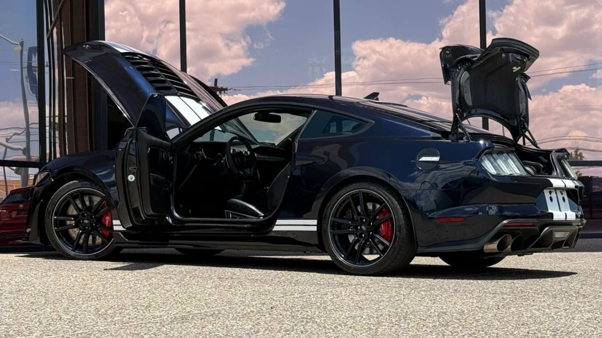 Used 2021 Ford Mustang Shelby GT500 w/ Technology Package RWD image 29