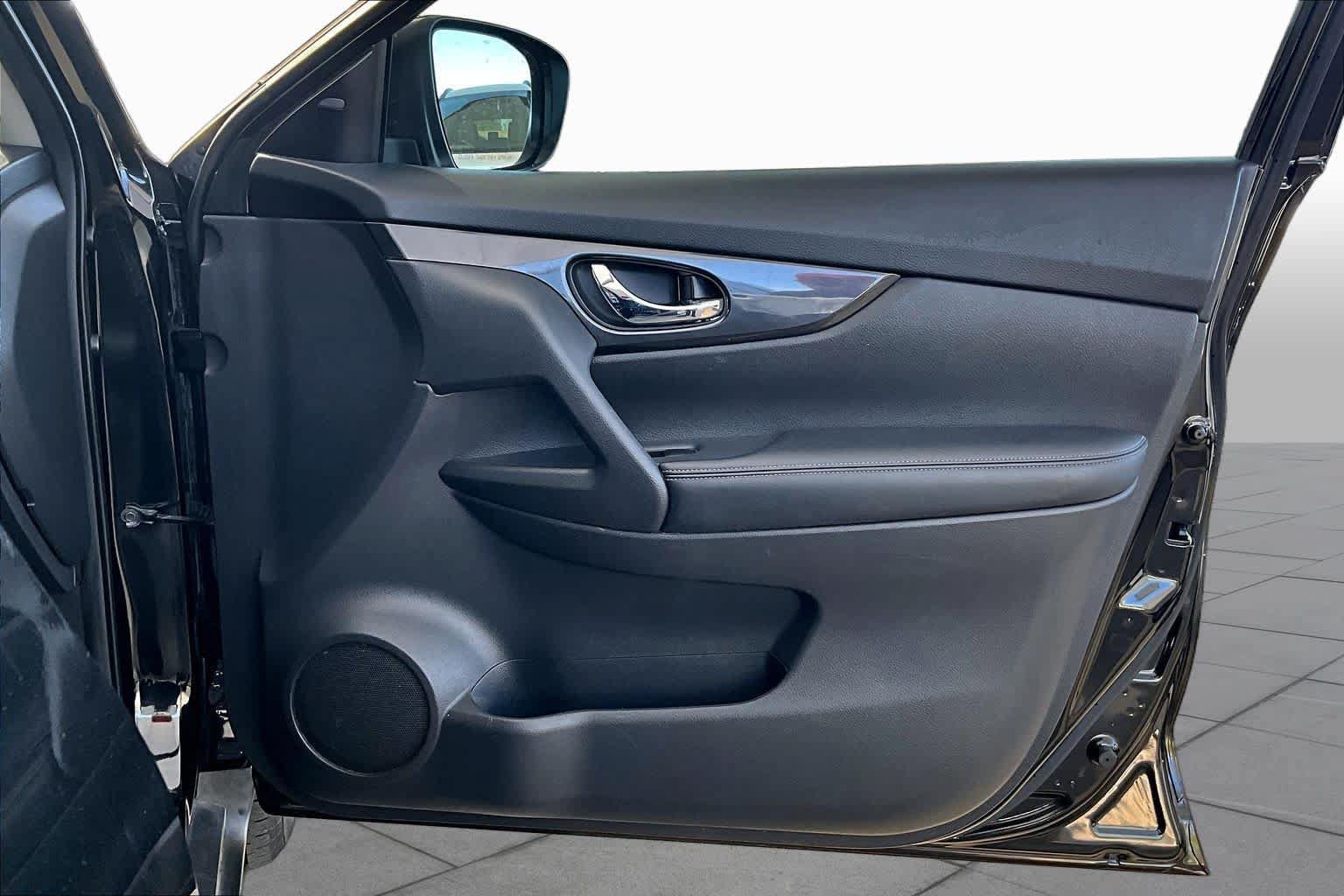 Certified 2019 Nissan Rogue SV FWD image 22