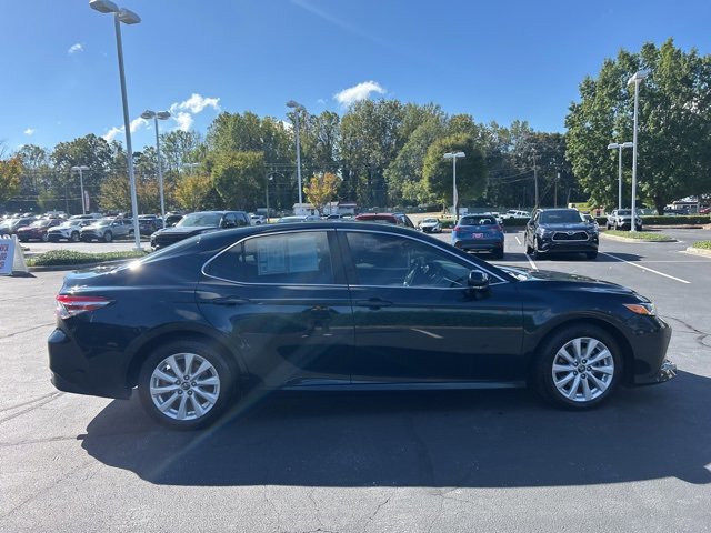 Used 2018 Toyota Camry SE image 4