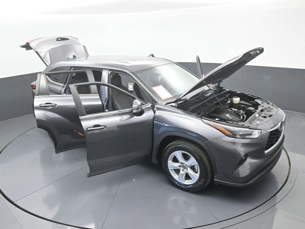 Used 2024 Toyota Highlander LE image 99