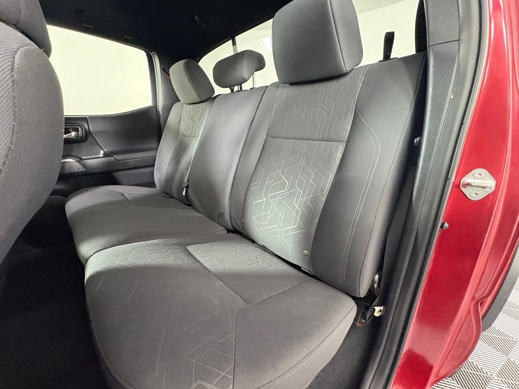 Used 2017 Toyota Tacoma TRD Off-Road w/ Premium & Technology Package AWD/4WD image 18