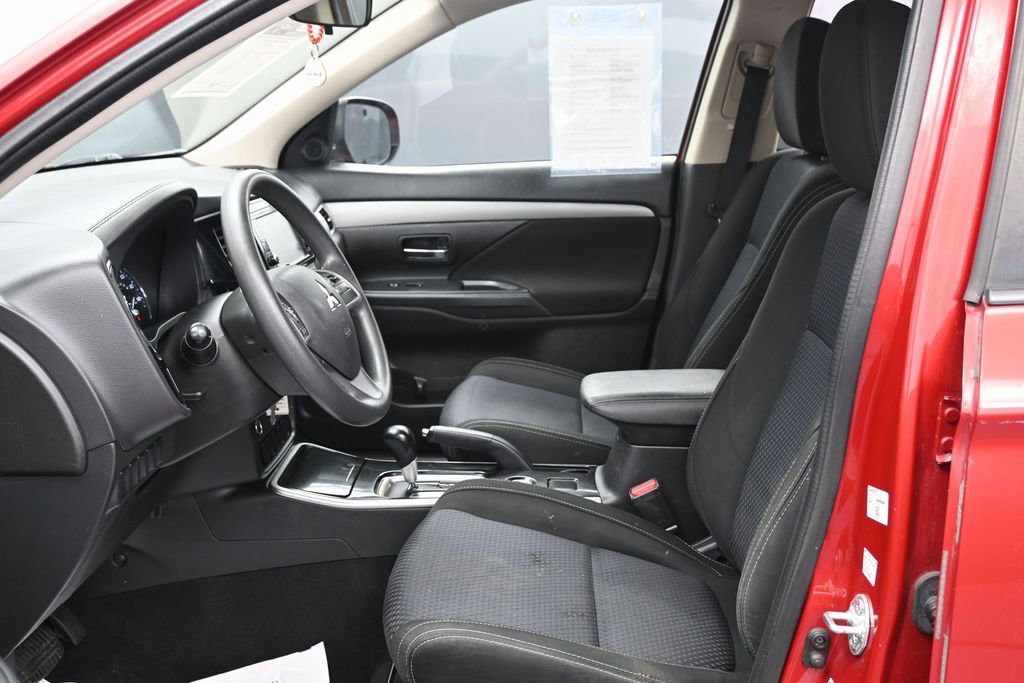 Used 2018 Mitsubishi Outlander ES image 9