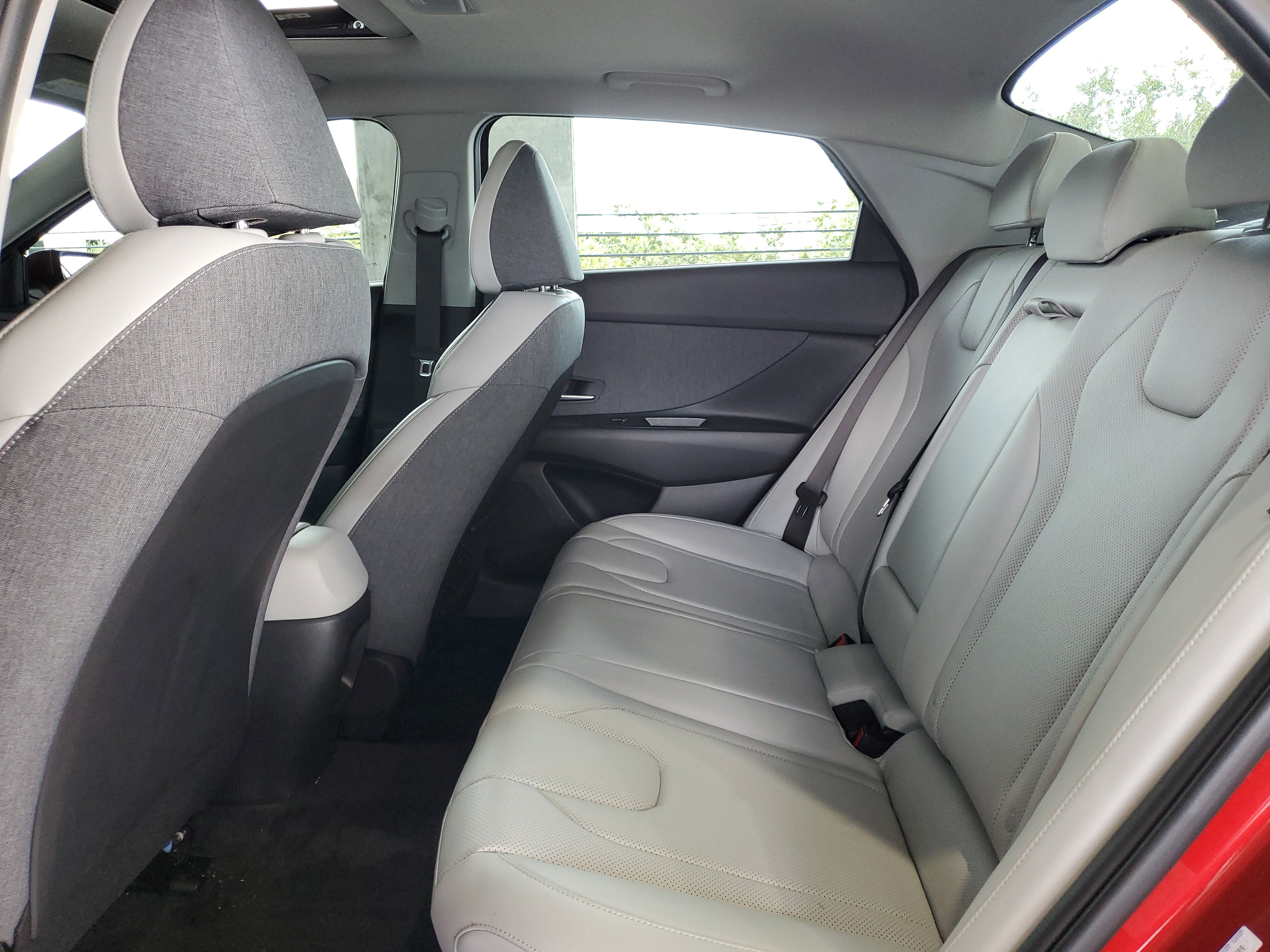 Used 2025 Hyundai Elantra Limited FWD image 9