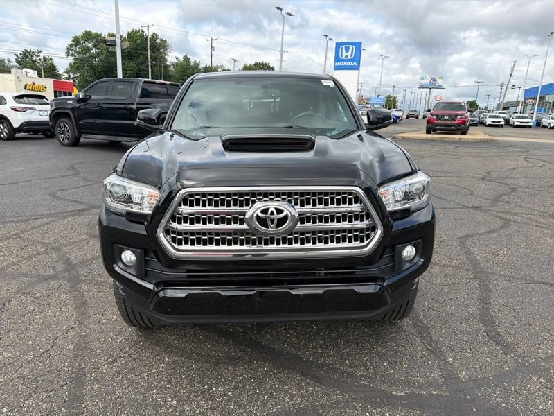 Used 2017 Toyota Tacoma TRD Sport AWD/4WD video 2