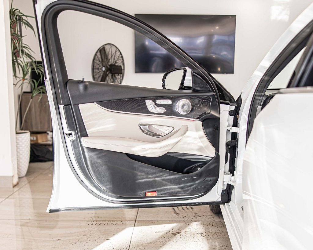 Used 2018 Mercedes-Benz E 400 4MATIC Sedan image 32