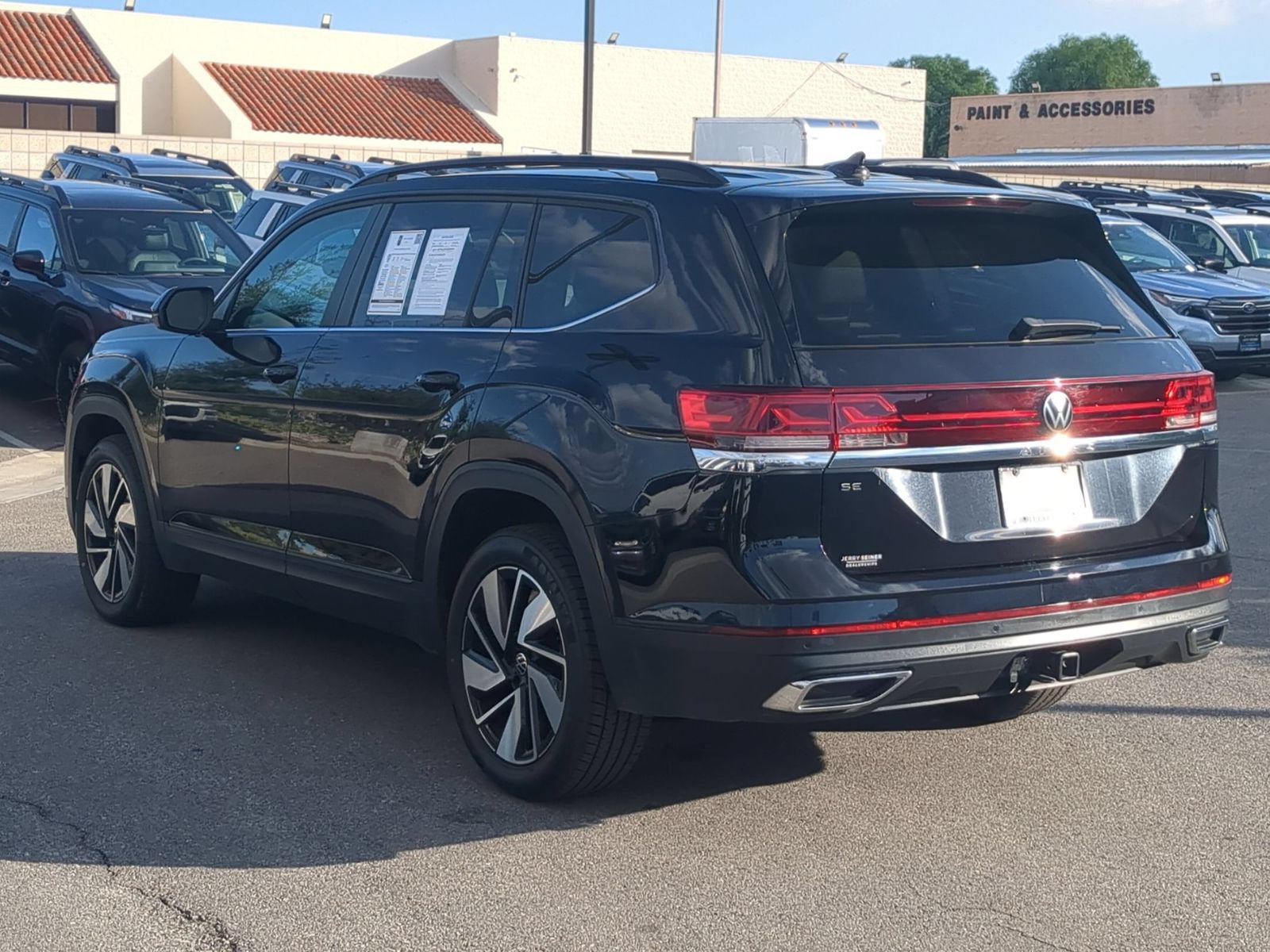 Used 2024 Volkswagen Atlas SE FWD image 3