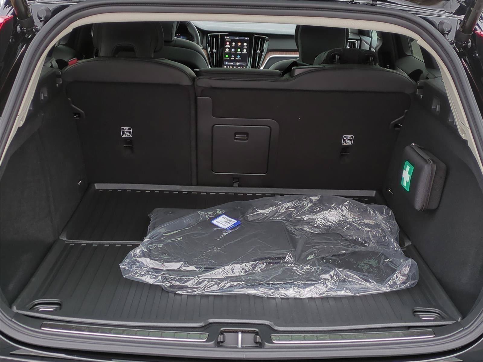 New 2026 Volvo V60 B5 Cross Country Plus w/ Protection Package Premier AWD/4WD image 22