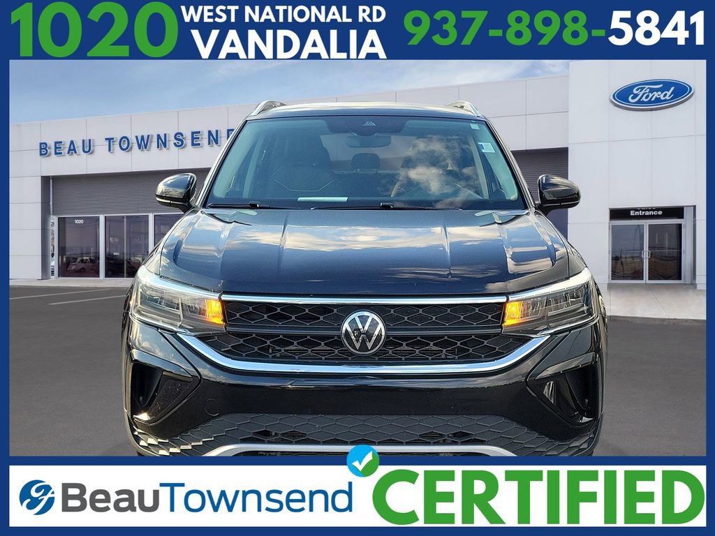 Used 2024 Volkswagen Taos SE image 2
