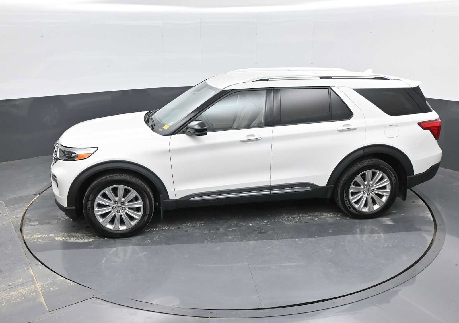 Used 2020 Ford Explorer Limited w/ Class III Trailer Tow Package AWD/4WD image 23