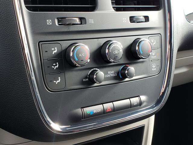 Used 2016 Dodge Grand Caravan SE image 23