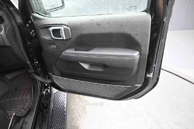 Used 2023 Jeep Wrangler Unlimited Sahara w/ Cold Weather Group AWD/4WD image 12