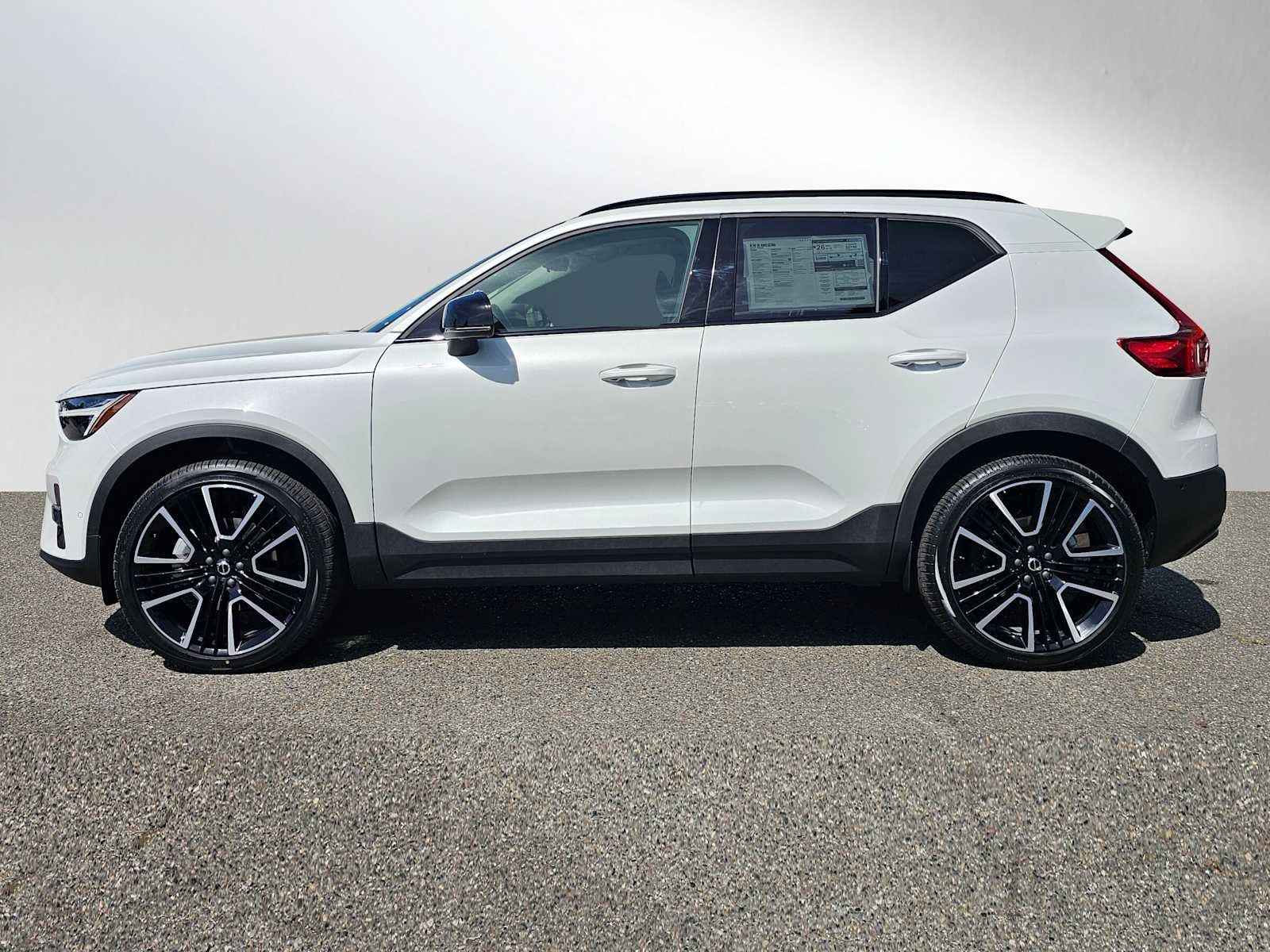 New 2025 Volvo XC40 B5 Ultra w/ Protection Package Premier image 4