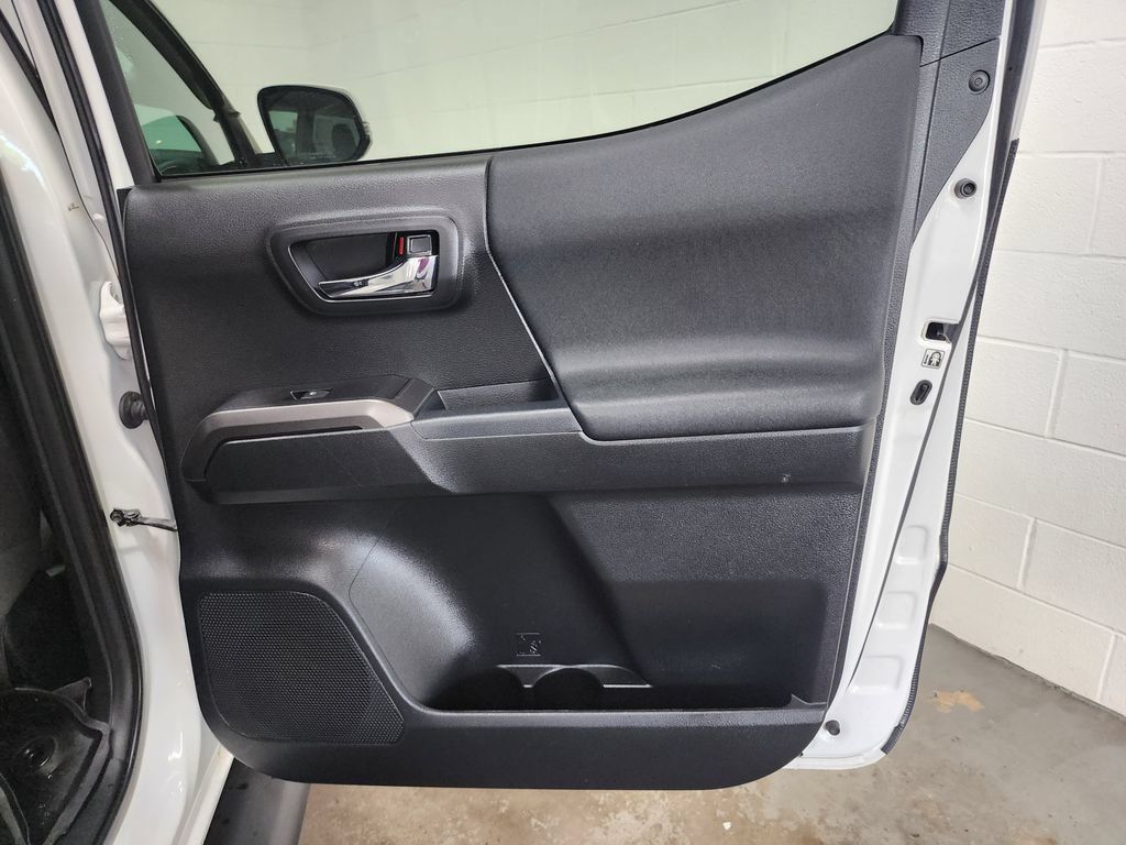 Used 2018 Toyota Tacoma TRD Sport w/ Exterior Package AWD/4WD image 29