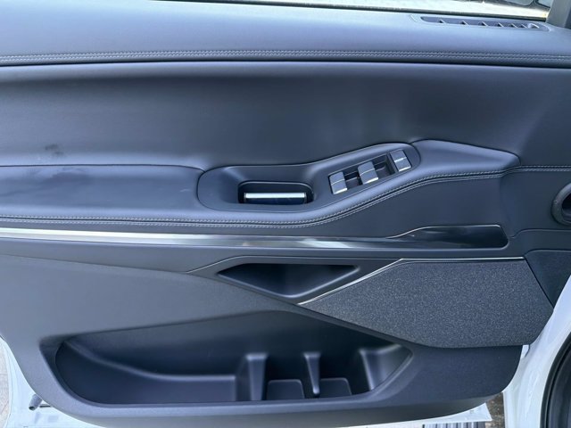 New 2026 Lincoln Navigator L Reserve w/ Jet Appearance Package AWD/4WD image 9
