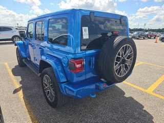 Used 2022 Jeep Wrangler Unlimited Sahara AWD/4WD image 7
