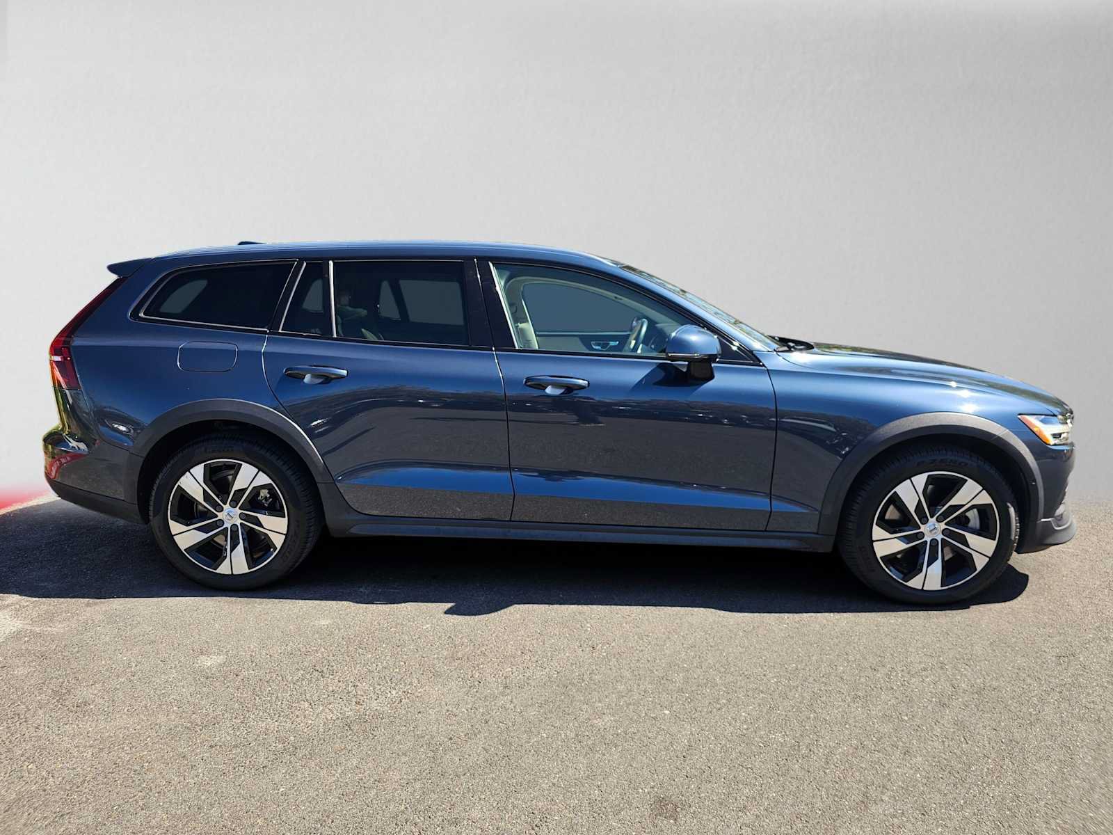 Used 2020 Volvo V60 T5 Cross Country w/ Protection Package Premier AWD/4WD image 2