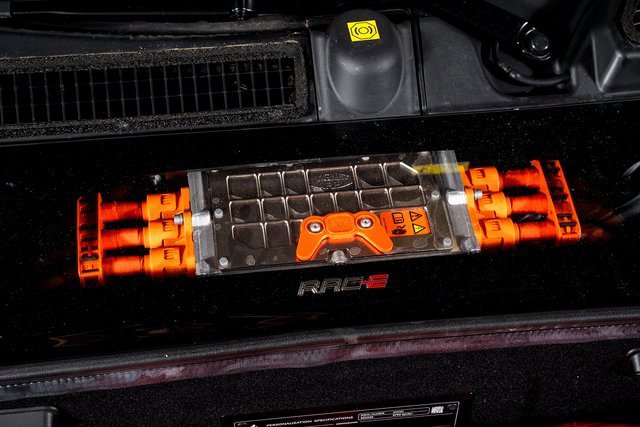 Used 2024 Ferrari SF90 Spider image 16