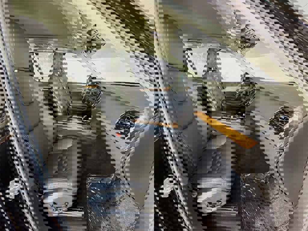 Certified 2024 Volvo XC90 T8 Plus image 31