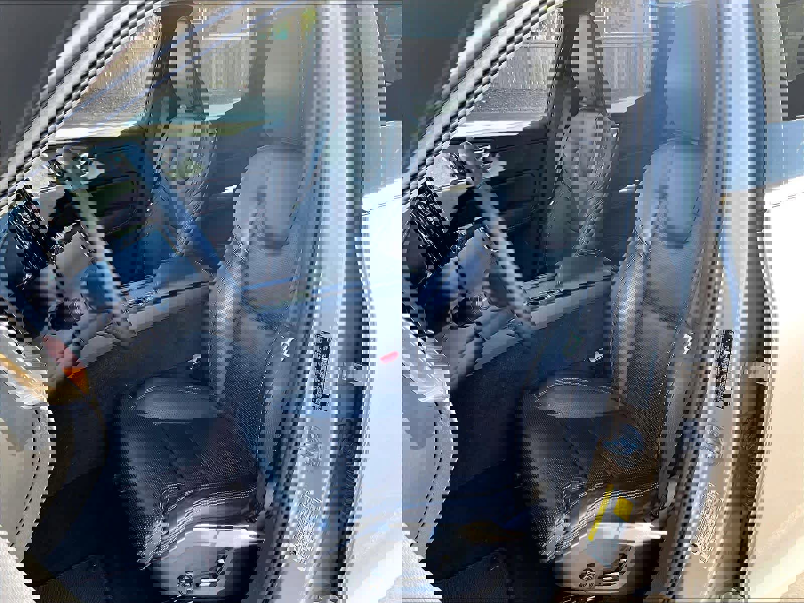 Used 2023 Volvo XC60 T8 Ultimate AWD/4WD image 27