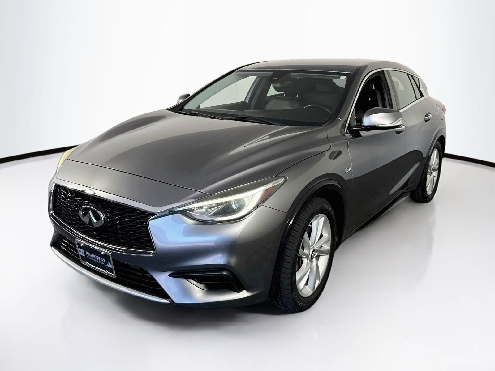 Used 2018 INFINITI QX30 w/ Cargo Package FWD image 3