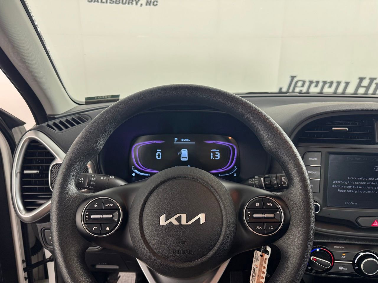 Used 2025 Kia Soul LX w/ LX Technology Package FWD image 25