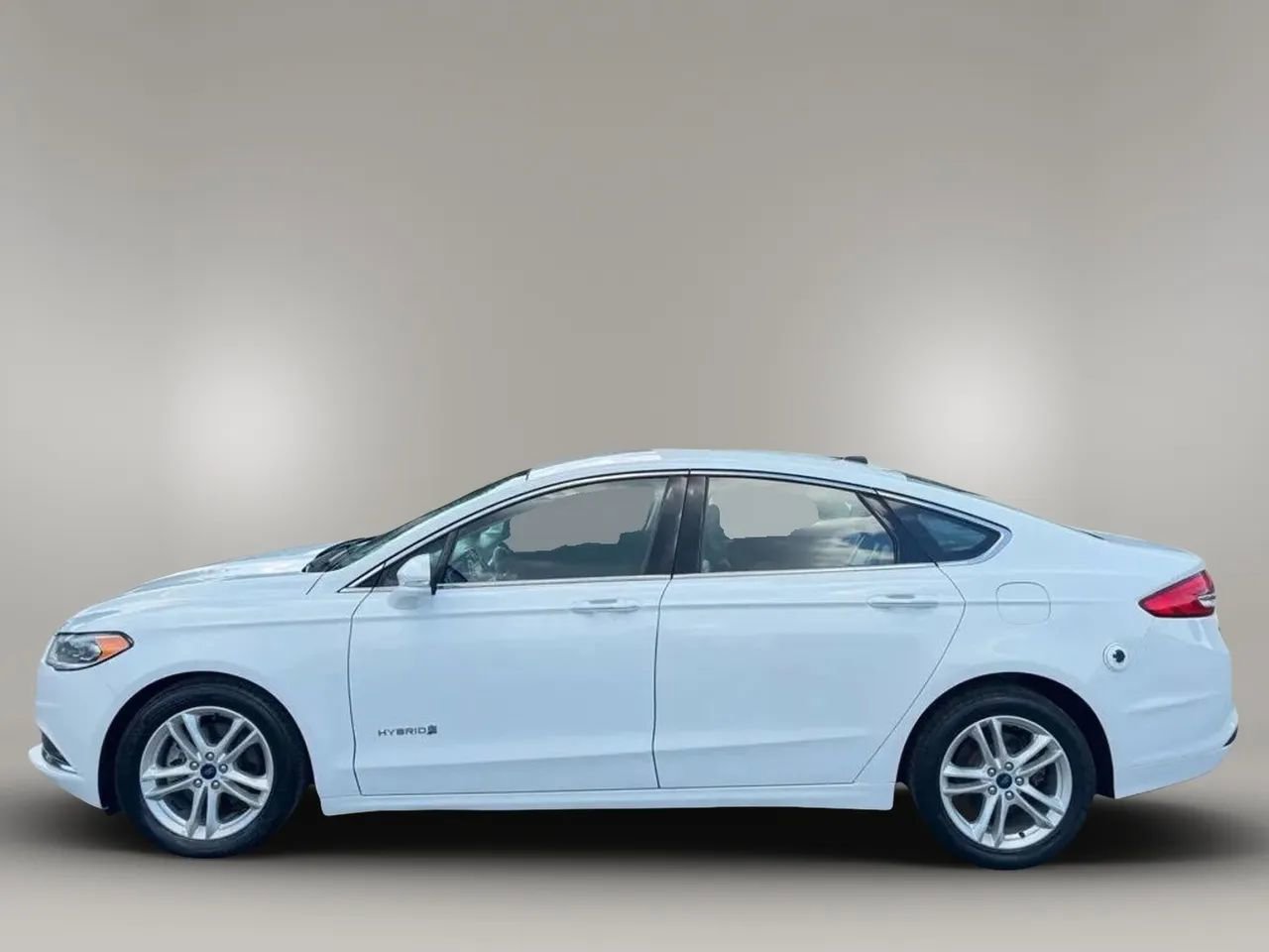 Used 2018 Ford Fusion SE w/ Equipment Group 602A FWD image 6