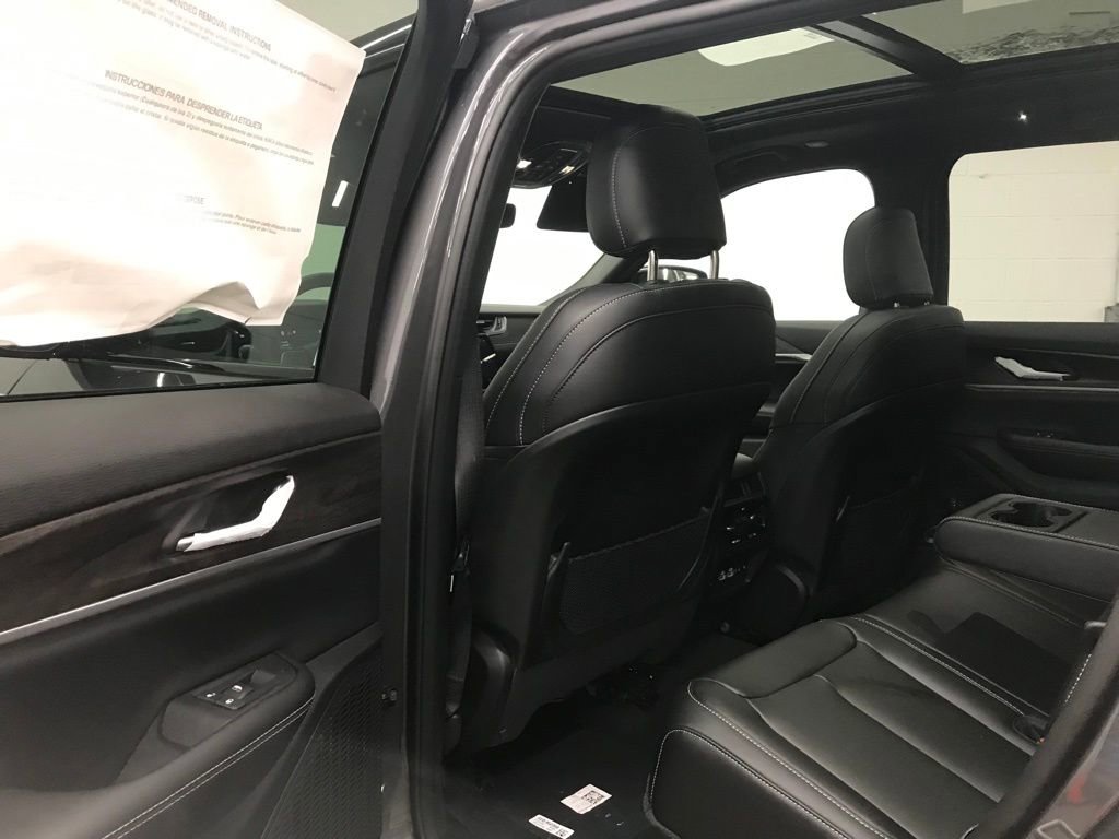 New 2025 Jeep Grand Cherokee Limited image 30