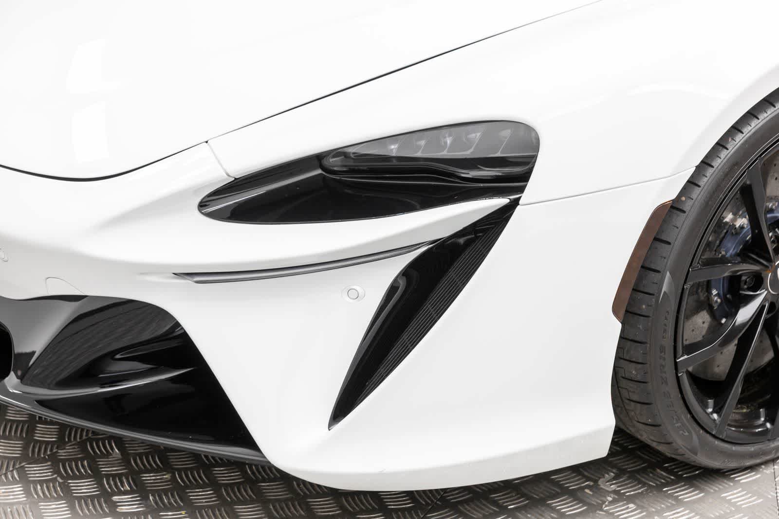 Used 2023 McLaren Artura RWD image 36