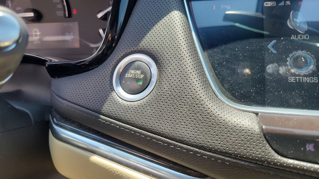 Used 2018 Cadillac XT5 FWD image 23