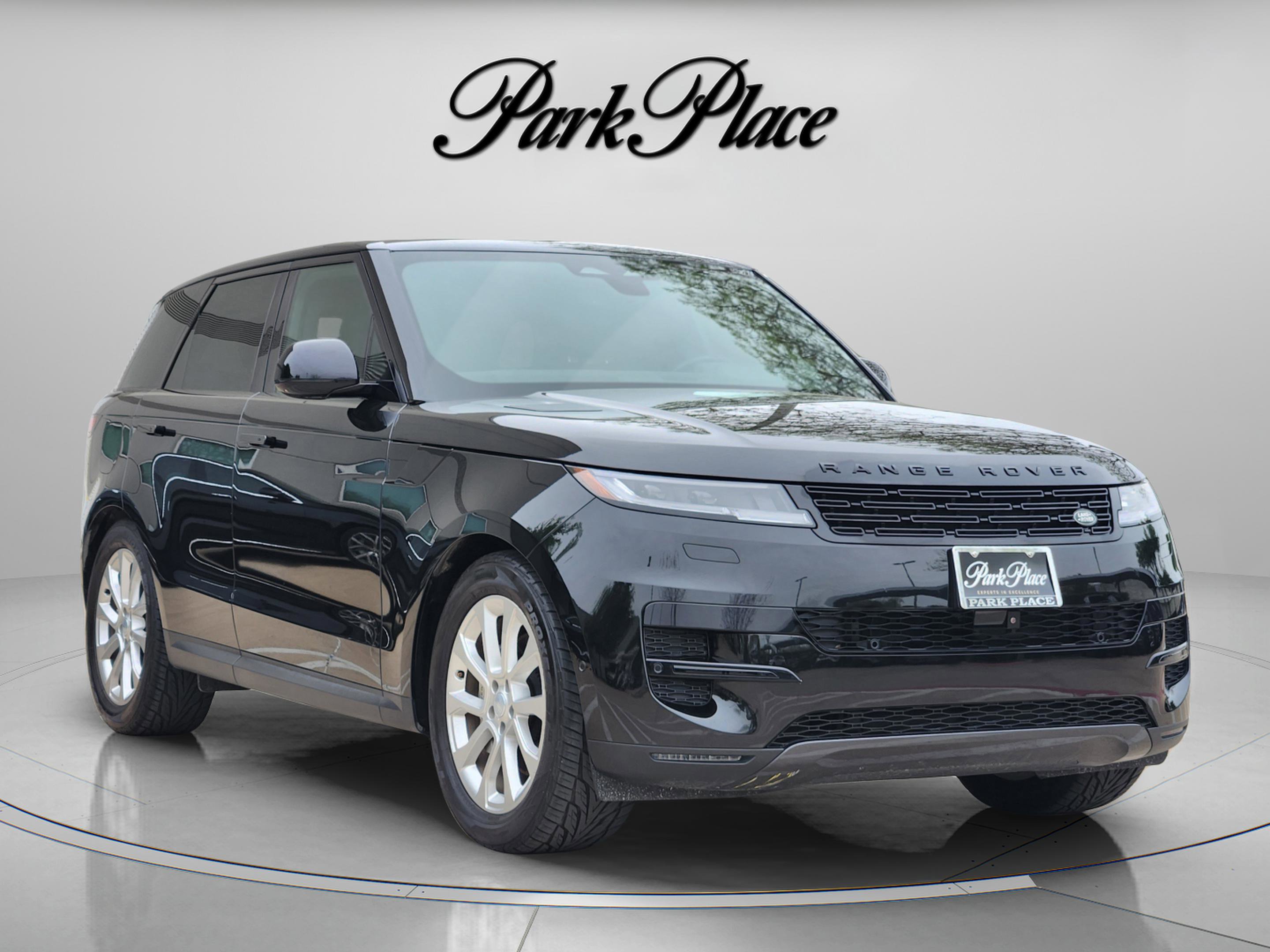 Used 2025 Land Rover Range Rover Sport SE AWD/4WD image 4