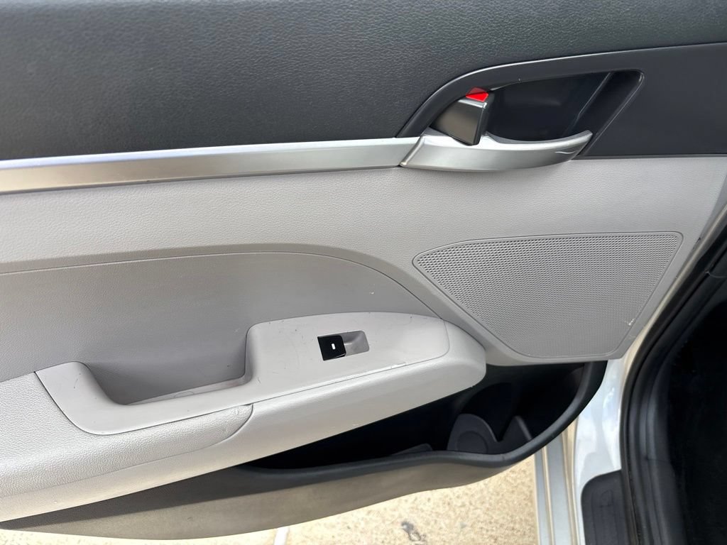 Used 2020 Hyundai Elantra SE FWD image 37