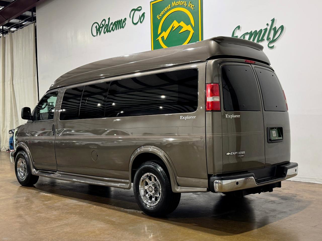 Used 2016 Chevrolet Express 2500 Extended image 5