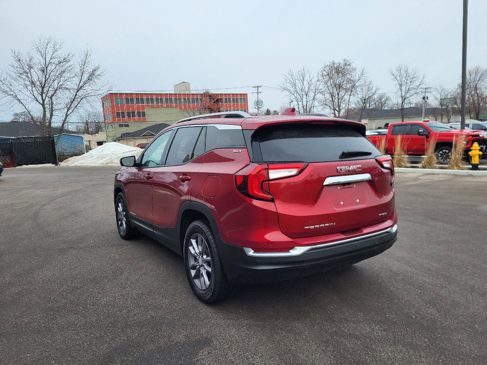 Used 2023 GMC Terrain SLT image 5