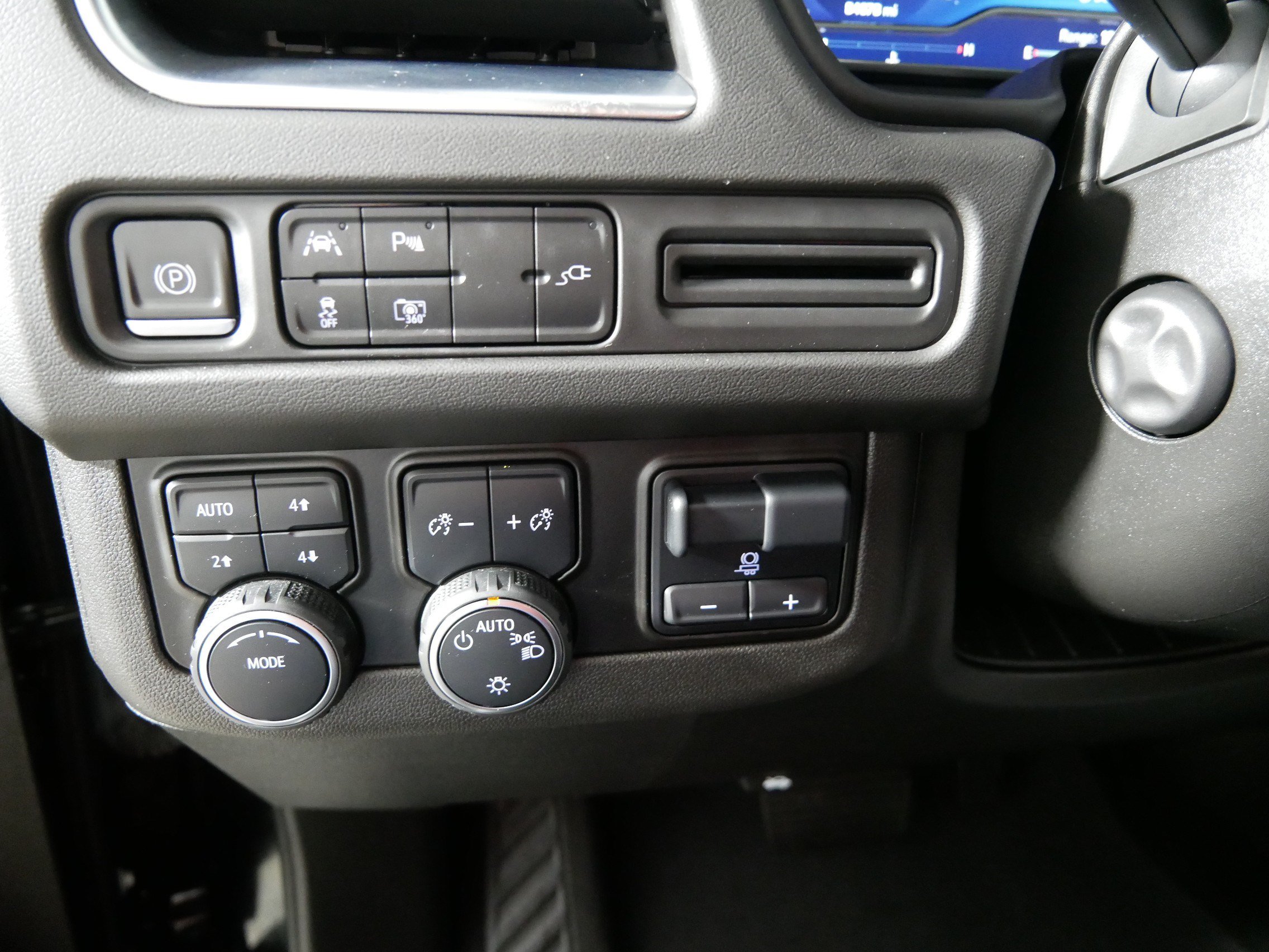 Used 2022 Chevrolet Tahoe RST w/ Luxury Package AWD/4WD image 26