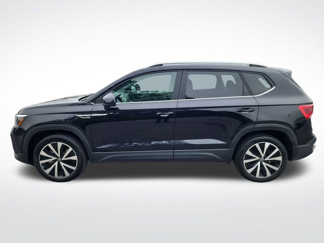 Used 2024 Volkswagen Taos SE image 2