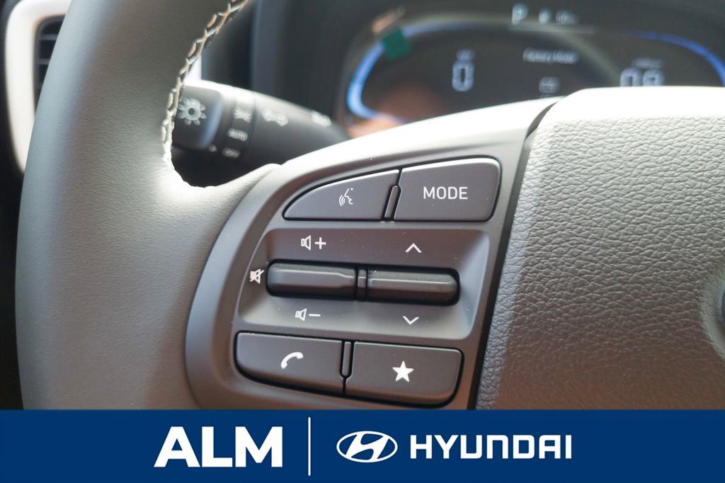 New 2025 Hyundai Venue Limited FWD image 25