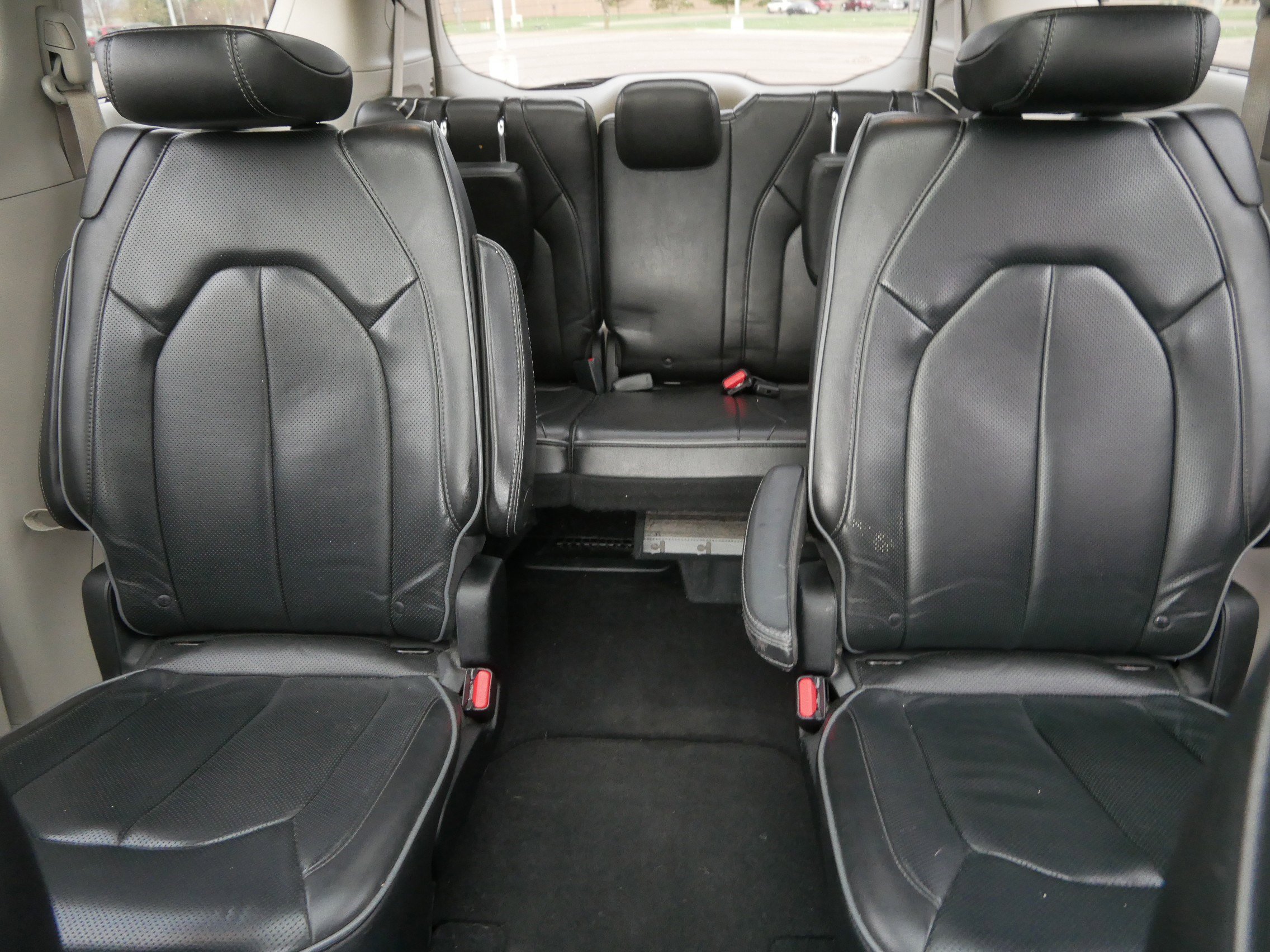 Used 2018 Chrysler Pacifica Limited FWD image 13