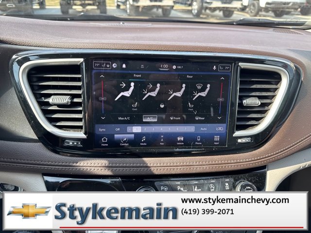 Used 2021 Chrysler Pacifica Touring-L w/ Uconnect Theater Family Group image 40