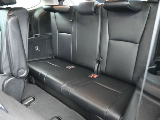 Used 2023 Toyota Highlander XLE image 10