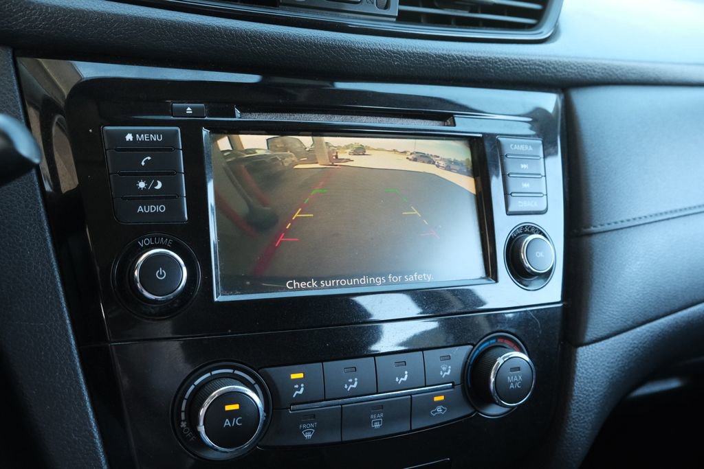 Used 2020 Nissan Rogue S FWD image 16