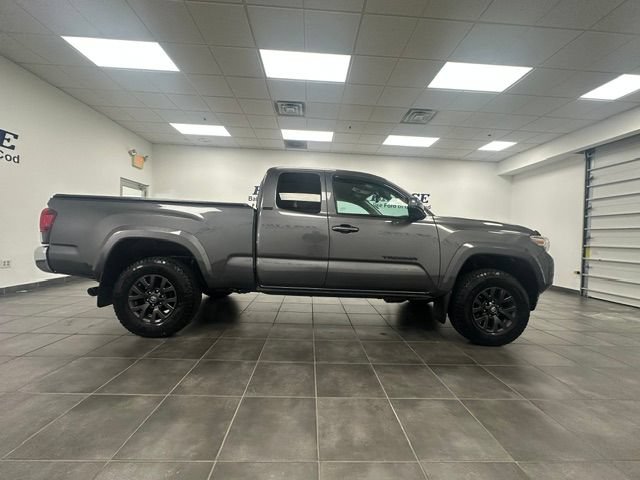 Used 2021 Toyota Tacoma SR5 w/ Blackout Package (TMS) AWD/4WD image 8