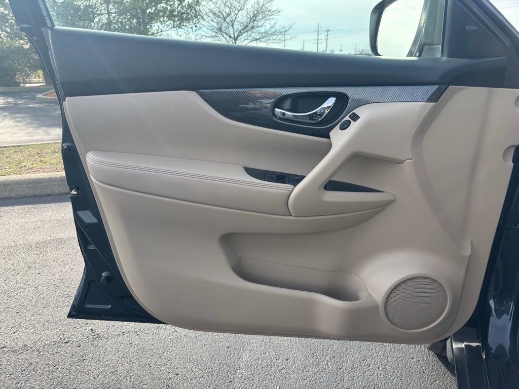 Used 2016 Nissan Rogue SL w/ SL Premium Package image 12