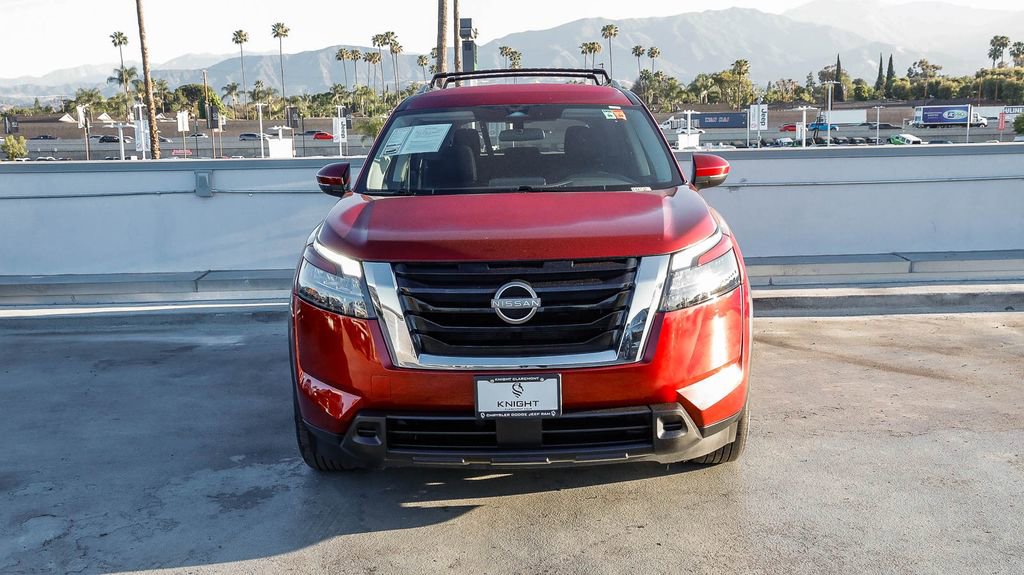 Used 2023 Nissan Pathfinder SV FWD image 2