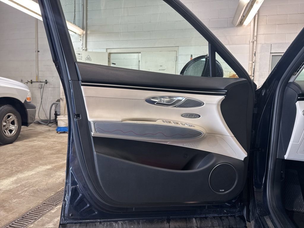 Used 2022 Genesis GV70 2.5T w/ Advanced Package image 6